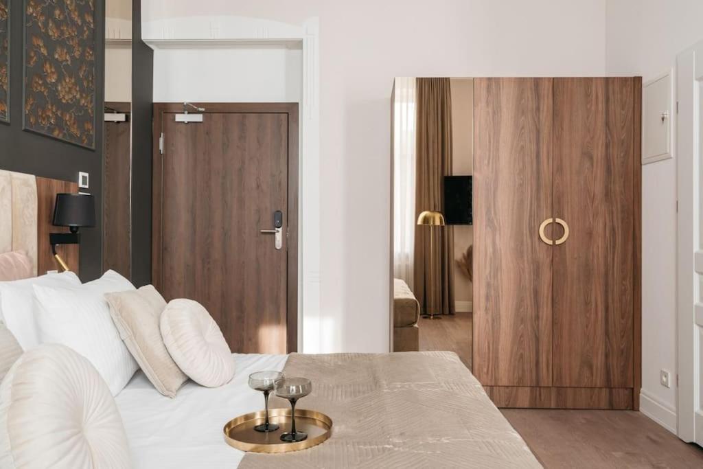 Deluxe Two-bedroom With Old Town View Apartment *