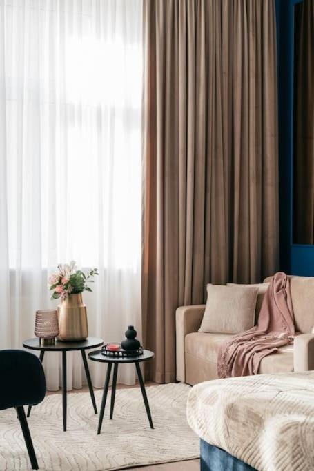 Deluxe Two-bedroom With Old Town View Apartment *