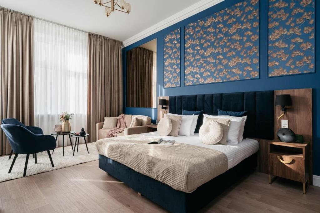 Deluxe Two-bedroom With Old Town View Apartment